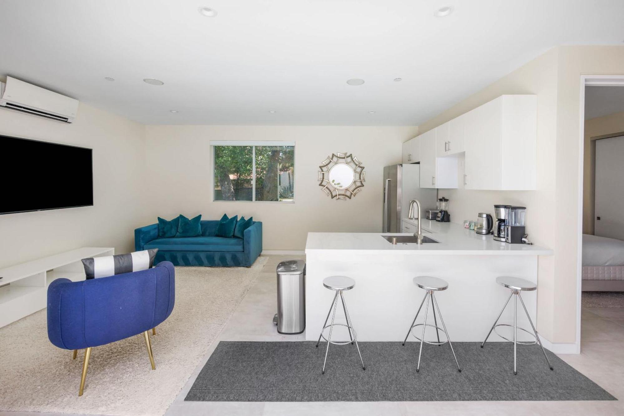 New Listing Mountainside By Colby & Conrad Los Angeles