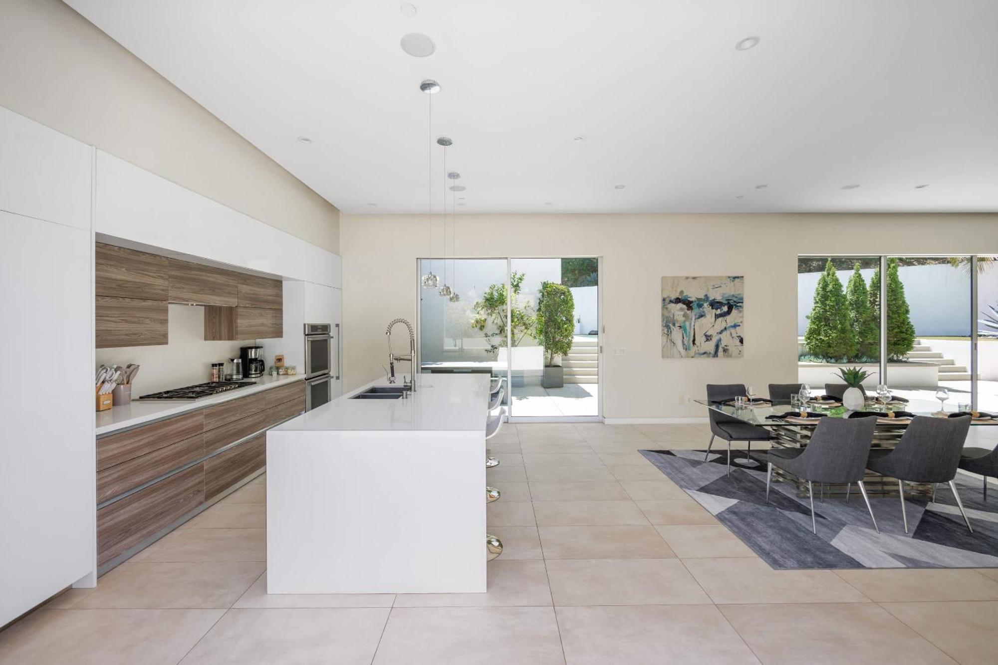 New Listing Mountainside By Colby & Conrad Los Angeles