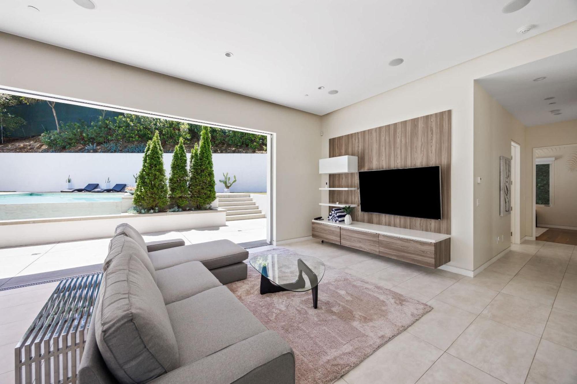 New Listing Mountainside By Colby & Conrad Los Angeles